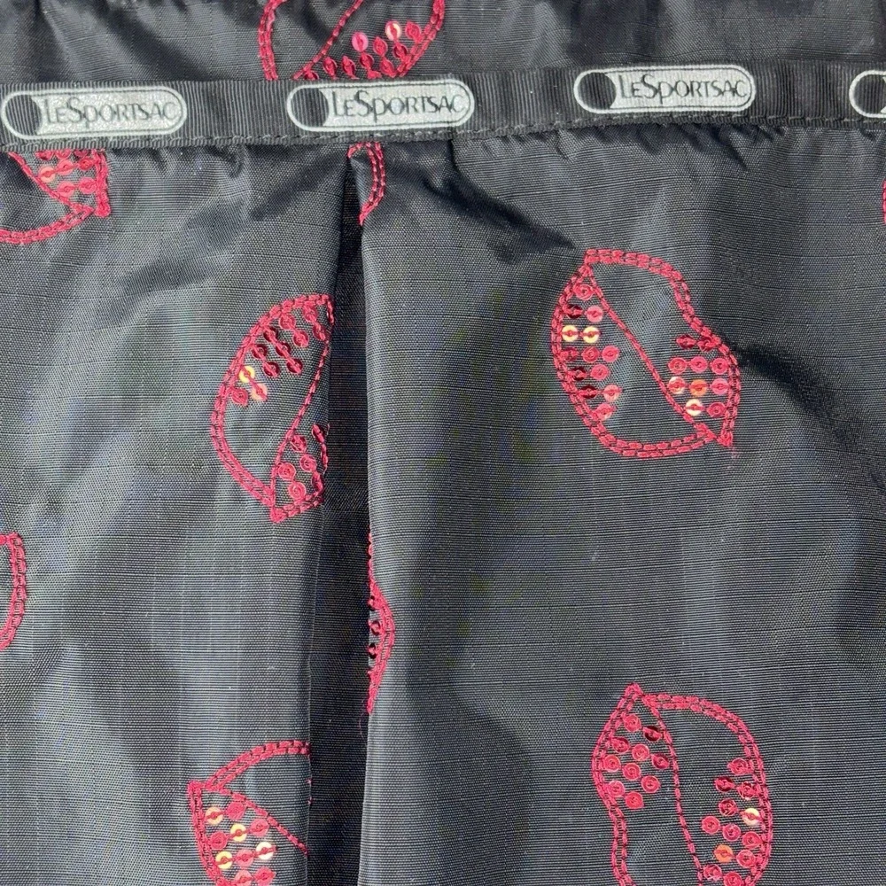 Le Sportsac Sequin Hot Lips Tote & Cosmetic Bag Black Red Pink Lips Nylon RARE